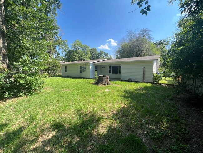 Building Photo - Single-Family Home For Lease