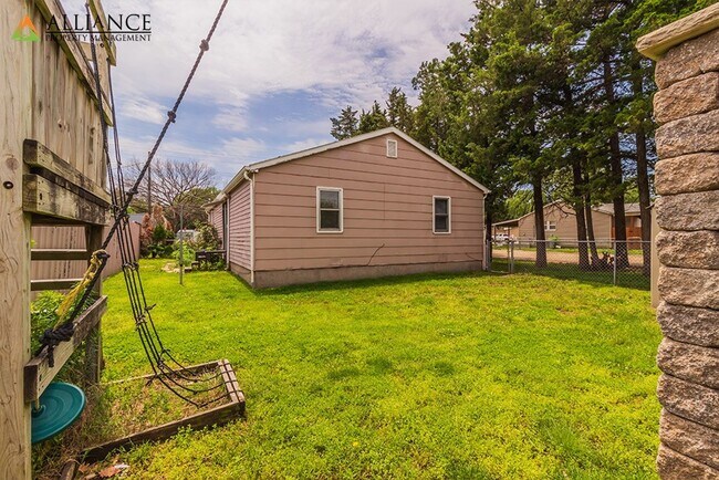 Building Photo - Great Location off Fort Riley Blvd with a Fenced Backyard!