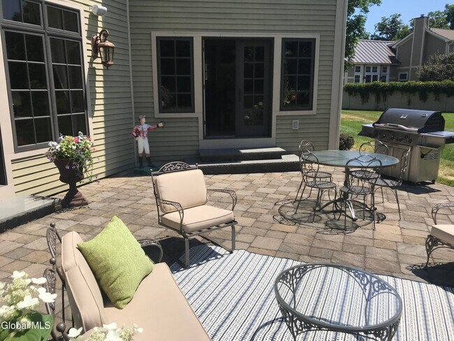 Building Photo - 106 Greenfield Ave