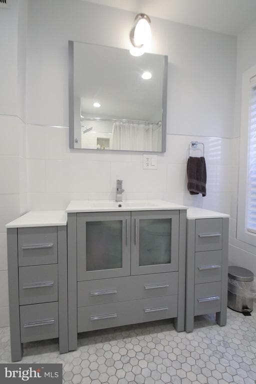 Building Photo - 703 S 17th St