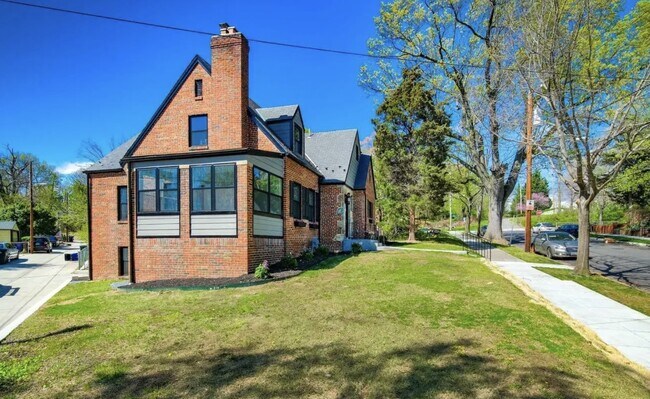 Building Photo - 4410 16th St NE