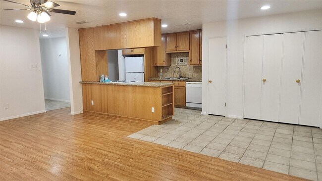 Building Photo - 507 Hanover Dr