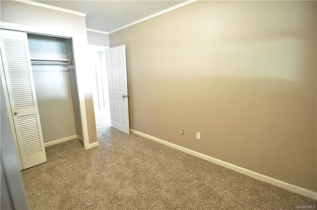 Building Photo - 334 Dee Dr