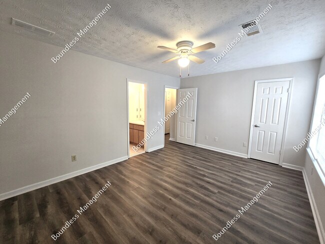 Building Photo - 1036 Thornwoode Ln