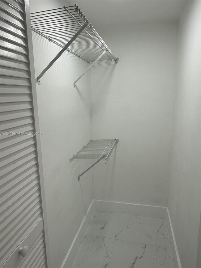 Building Photo - 450 NW 20th St