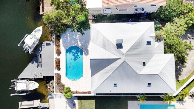 Building Photo - "3-Bed, 3-Bath Gem in New Port Richey with 2,233 Sq Ft of Living Space!"