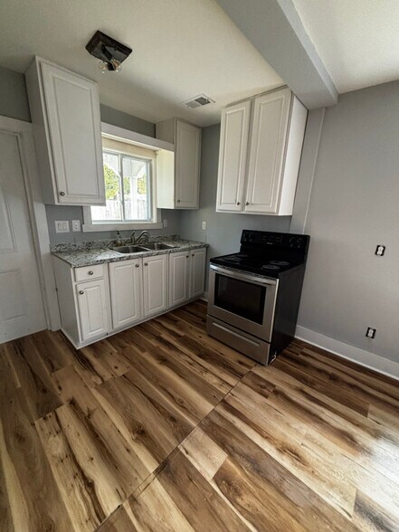 Building Photo - 1226 State Rd S-8-806