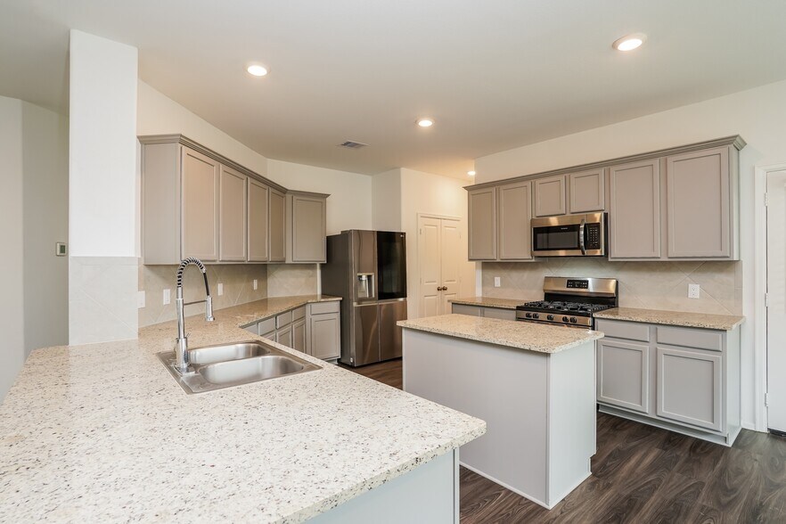 Building Photo - 310 Pickwick Gdns Ln