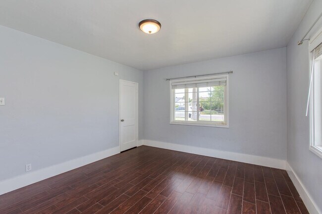 Building Photo - 510 E Belmont Ave