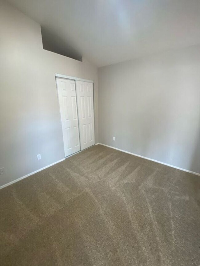 Building Photo - 5249 N Adobe Cir