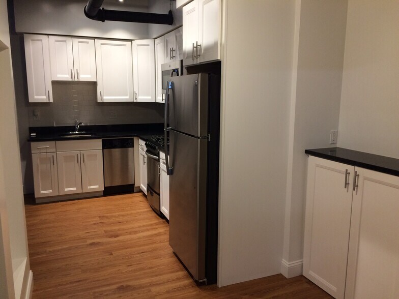 Building Photo - 149 Park Dr