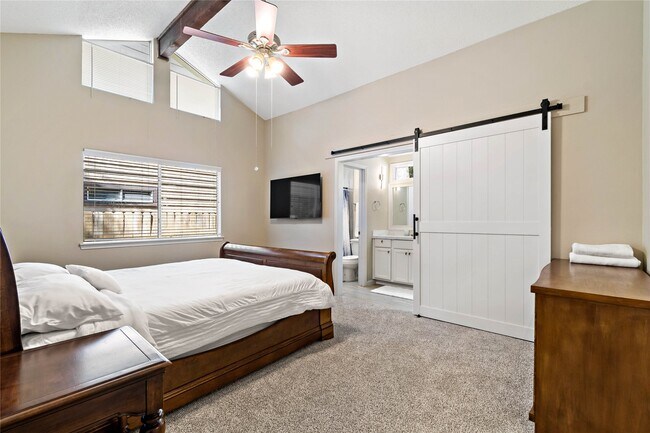 Building Photo - 9 Brentwood Oaks Ct
