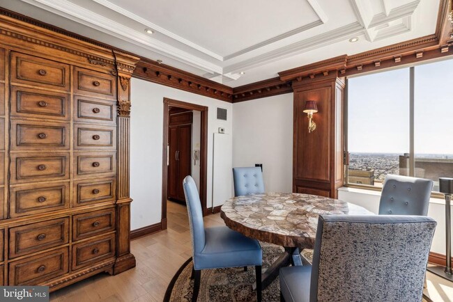 Building Photo - 202-10 W Rittenhouse Square