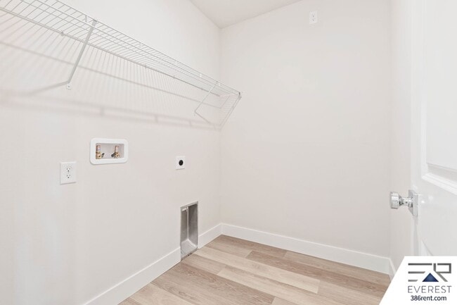 Building Photo - FULLY FENCED, UPGRADED 3/2/2 IN DESIRABLE PINE GROVE