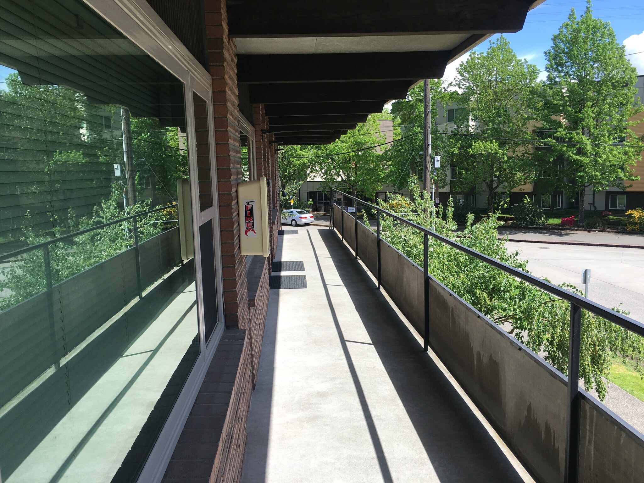 Building Photo - 2318 NE 51st St