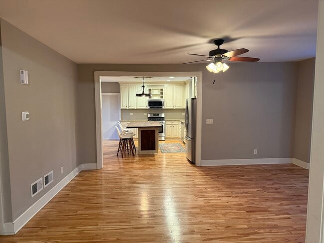 Building Photo - 42W546 IL-64