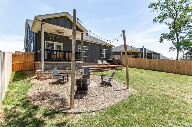 Building Photo - 764 Red Maple St