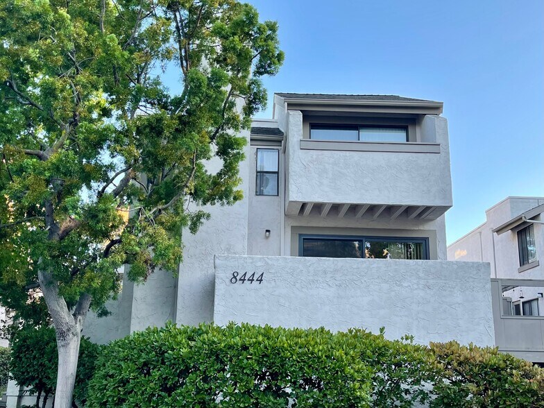 Front View - 8444 Via Sonoma