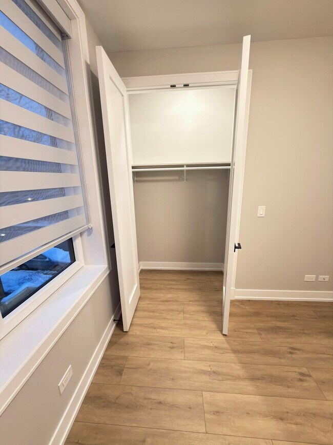 Building Photo - 2355 W Flournoy St