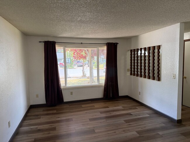 Building Photo - 3 bedroom 2 bath house in Thurston!