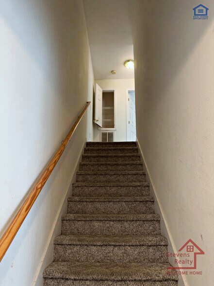 Building Photo - 3947 Webb Oaks Ct