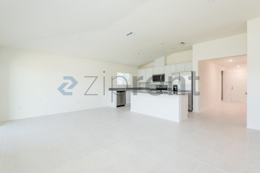 Building Photo - 9286 Sandy Bluffs Circle