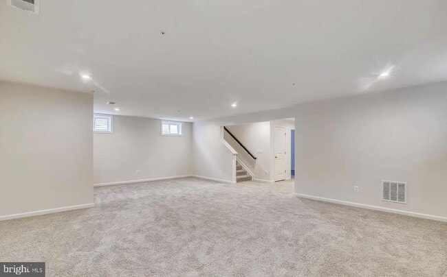 Building Photo - 1113 Saxton Dr