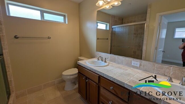 Building Photo - Refined 3-Bedroom Residence Offering Comfort and Function ALL UTILITIES INCLUDED