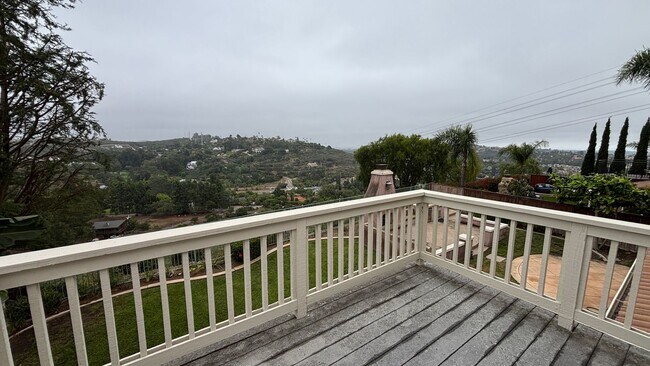 Building Photo - Large lovely home with amazing views!