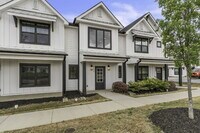 Building Photo - Modern 2-Bed, 2.5-Bath Townhouse Gem with Small Loft in Travelers Rest