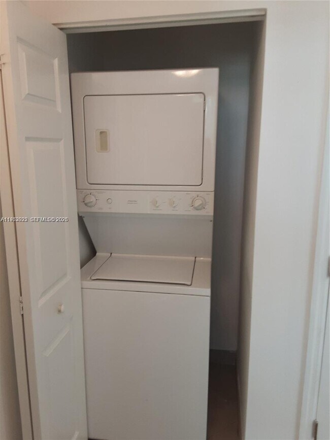 Building Photo - 140 S Dixie Hwy