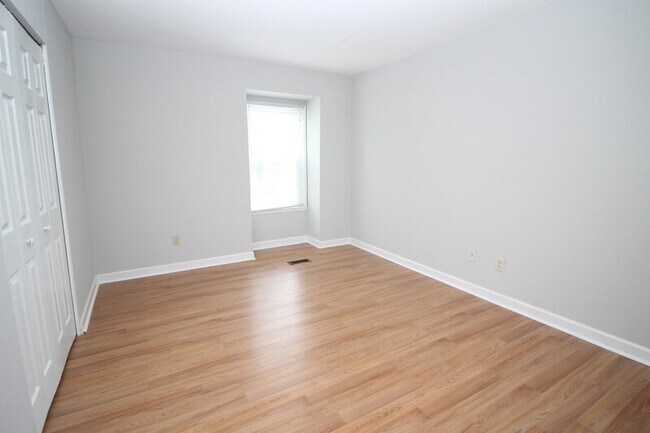 Building Photo - 349 Homeland Southway