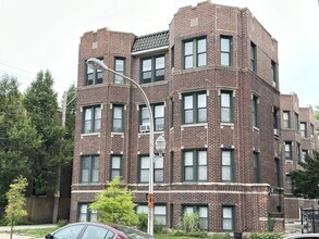 Building Photo - 3841 N Greenview Ave