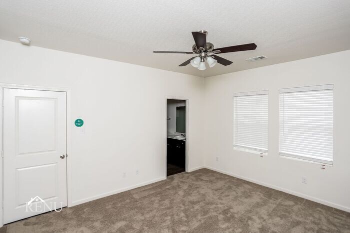 Building Photo - 530 London Dr