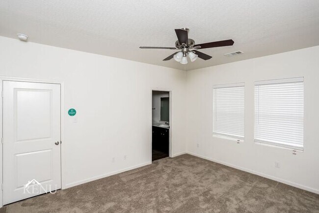 Building Photo - 466 London Dr