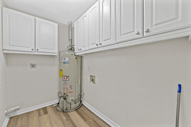 Building Photo - 1321 Casa Vale Dr