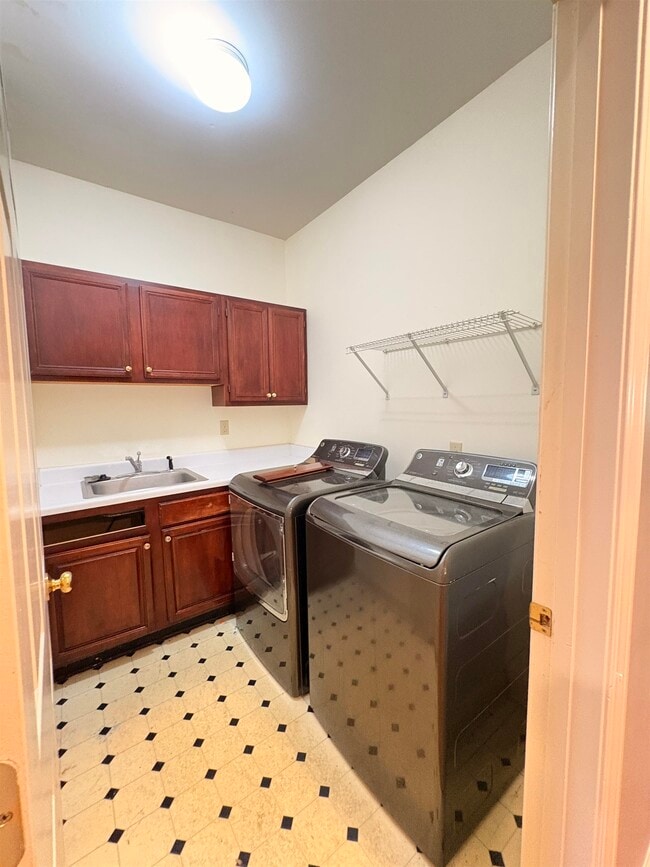 Building Photo - 1850 Wood Oak Dr