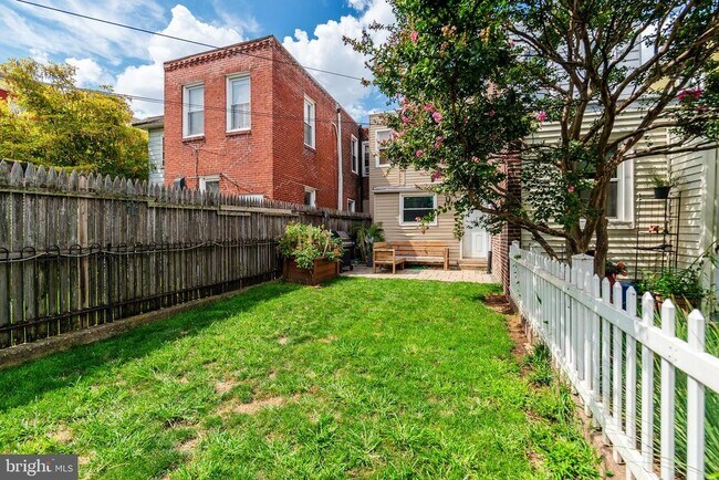 Primary Photo - 2627 E Thompson St