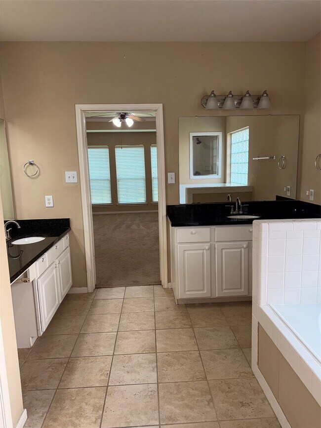 Building Photo - 14009 Hollow Canyon Ln