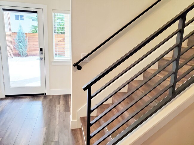 Building Photo - Contemporary Greenhaven Home with Private Backyard & Smart Features