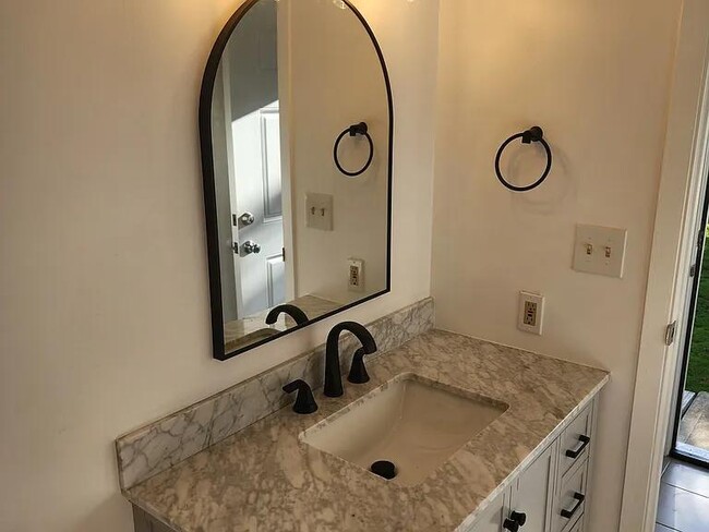 Building Photo - 5383 Manauwea St