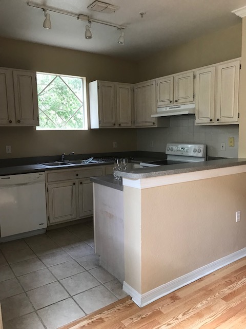 Kitchen - 2505 Shadow View Cir