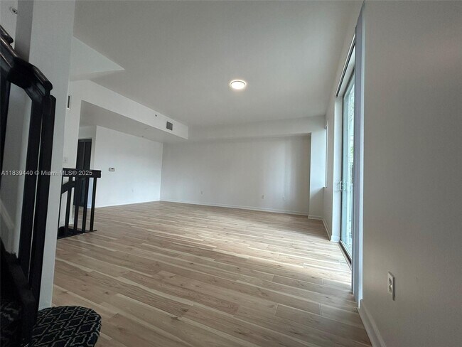 Building Photo - 2142 Van Buren St