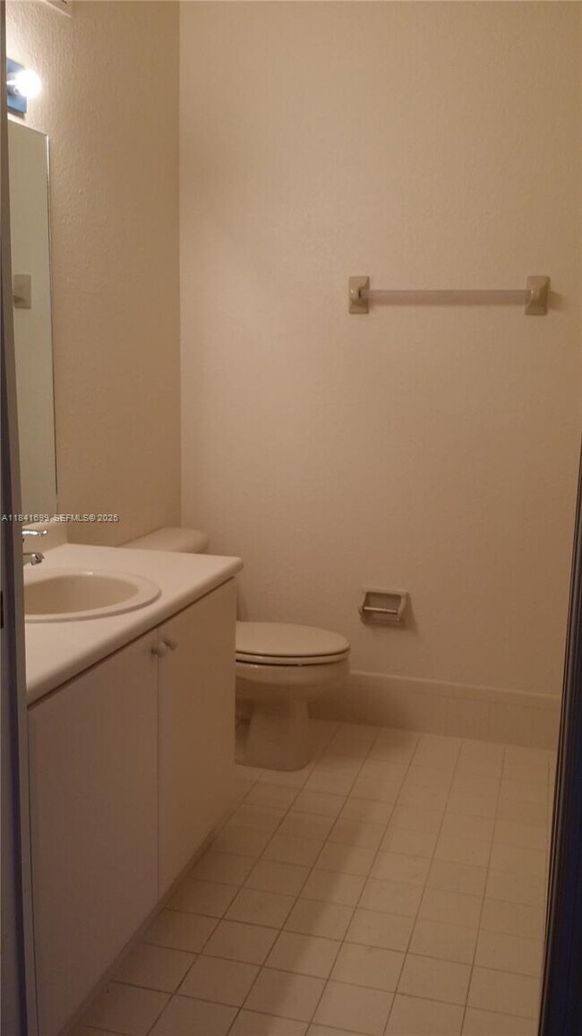 Building Photo - 1536 SE 26th St