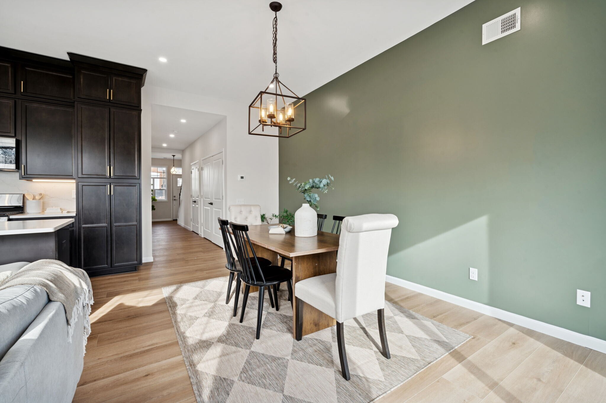 Building Photo - 2219 Lebanon Dr