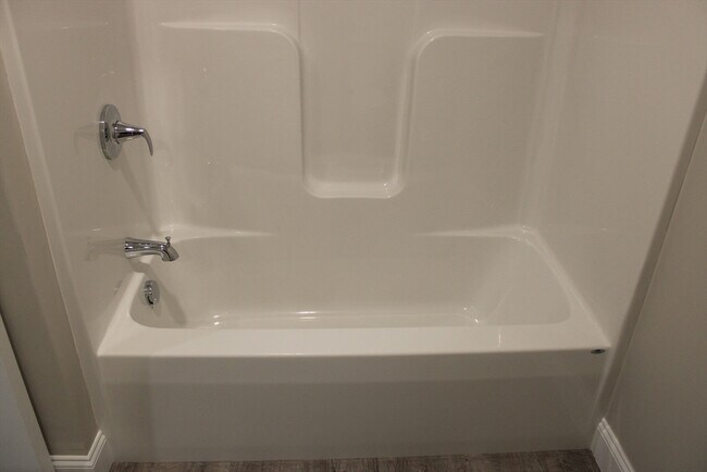 Building Photo - 192 Central St