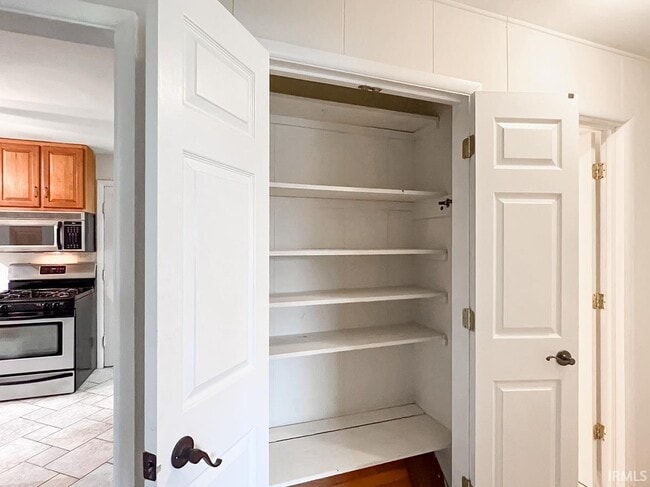 Building Photo - 2519 E 7th St