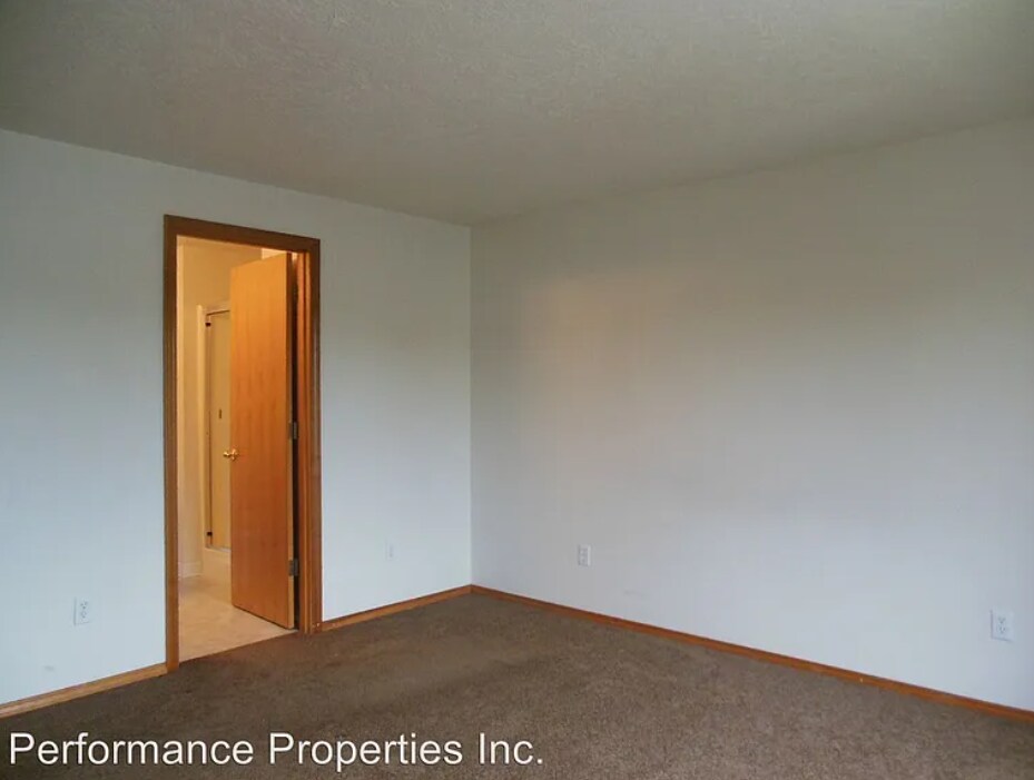 Building Photo - 3625 NE 157th Ave