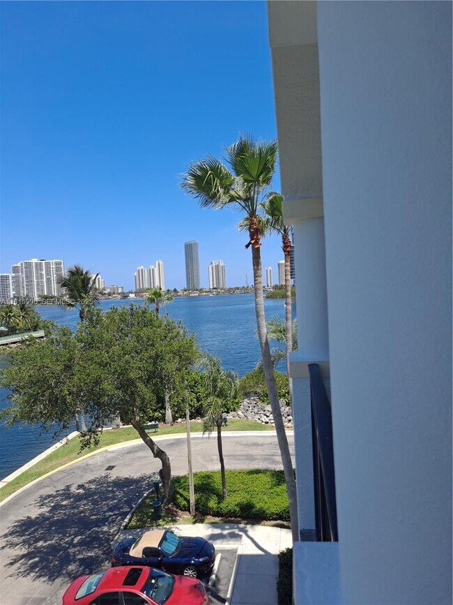 Building Photo - 3255 NE 184th St