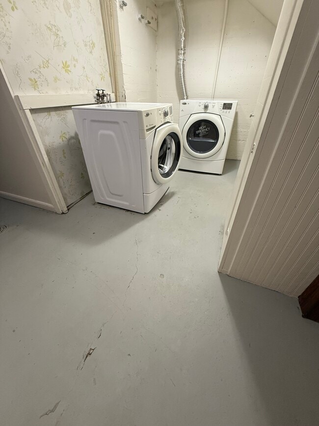 Building Photo - 355 N Cheyenne St